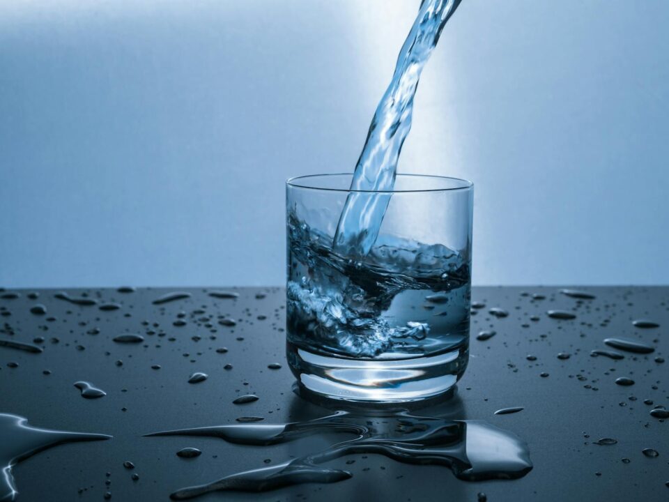 Fluid Pouring in Pint Glass